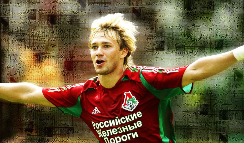 Дмитрий Сычев нападающий Локомотива на фоне писем
