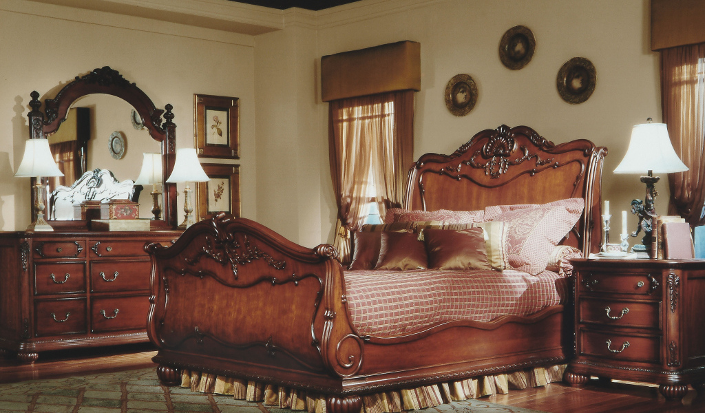 Роскошная кровать в спальне