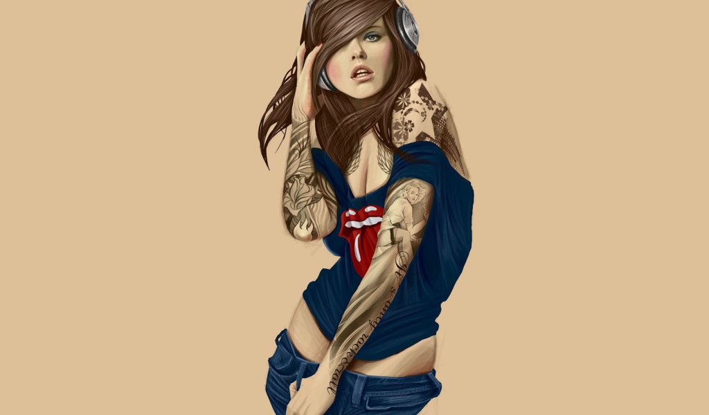 Современная девушка с татуировками на руках