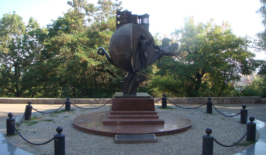 Памятник апельсину Одесса