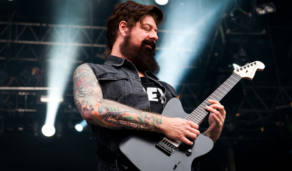 Музыкант с тату