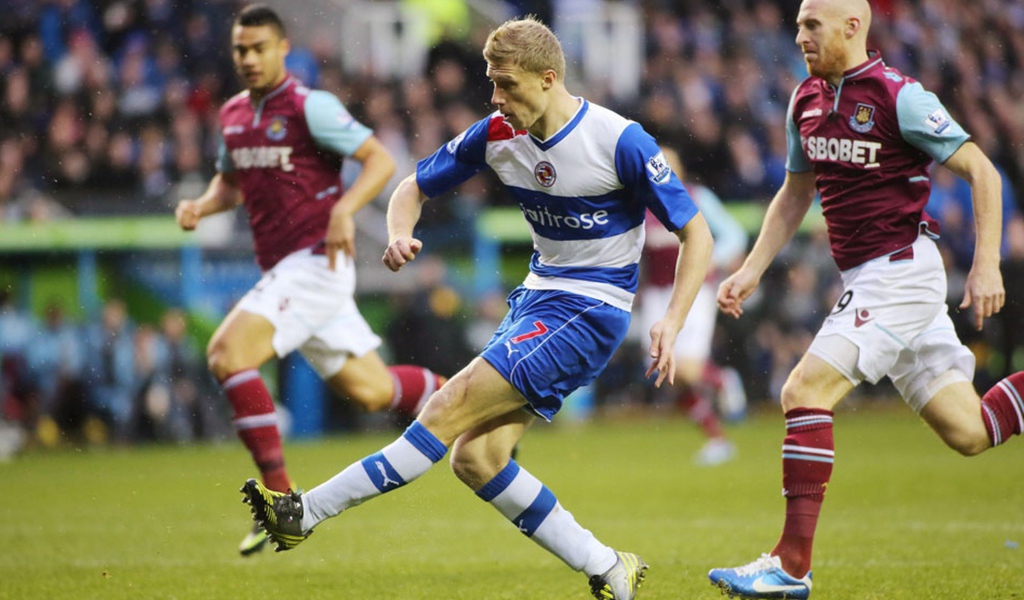 Павел Погребняк игрок сборной России с соперниками