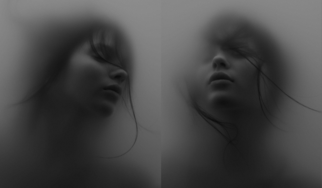 Фотография девушки в тумане