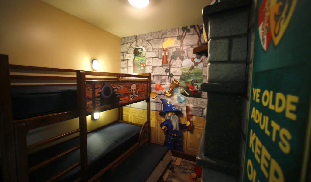 Пиратский корабль в детской