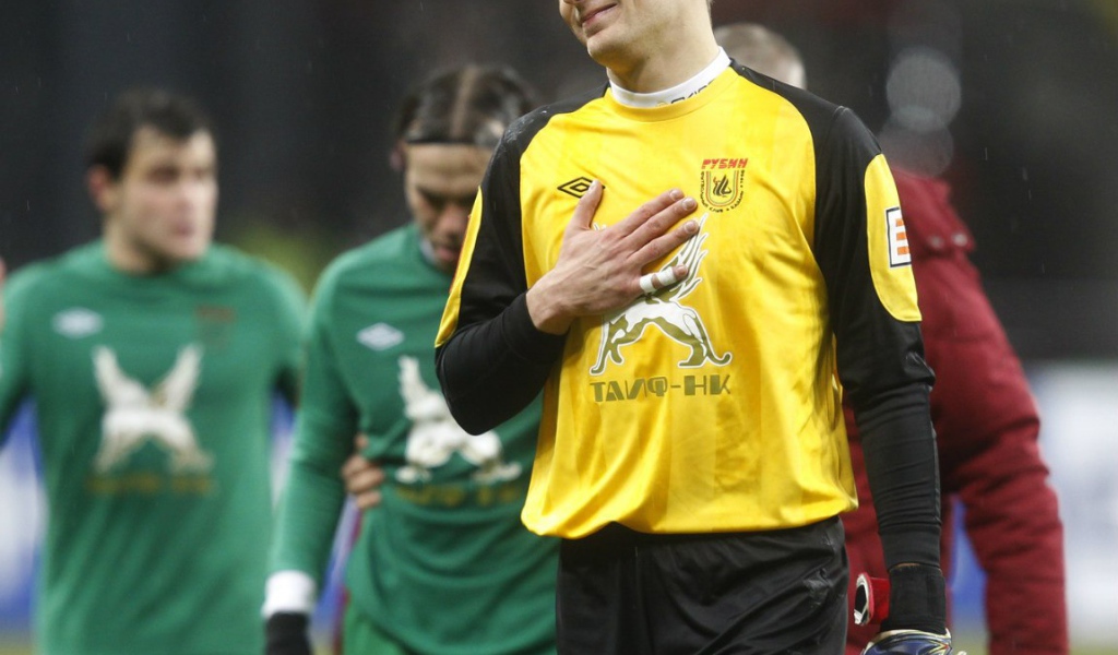 Сергей Рыжиков вратарь Рубина на поле