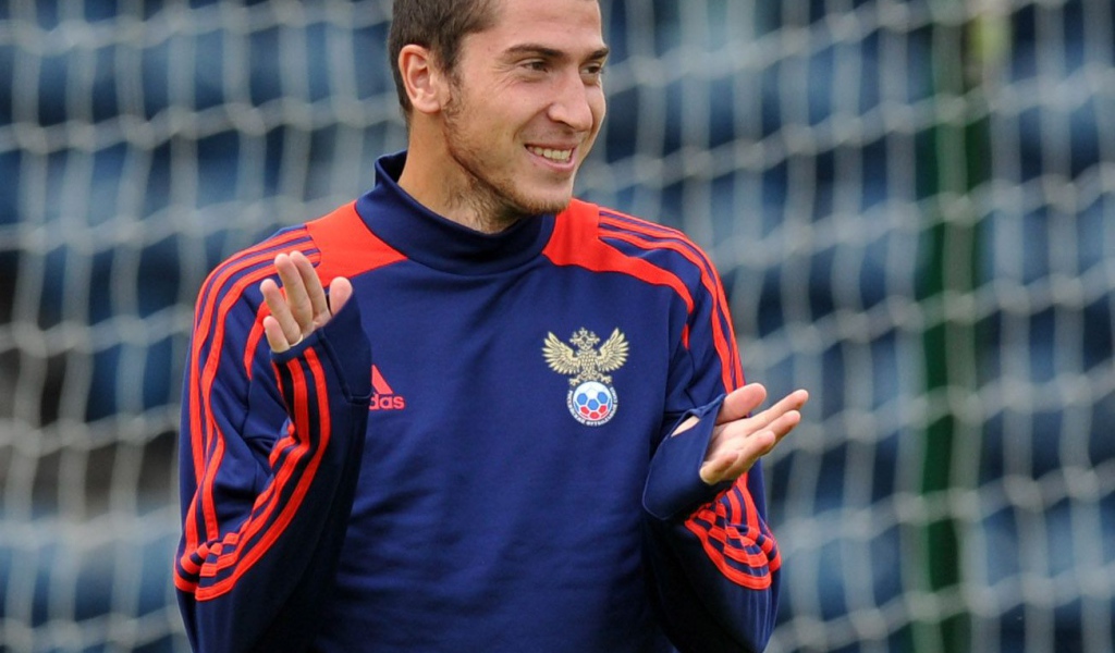 Полузащитник сборной России Алексей Ионов