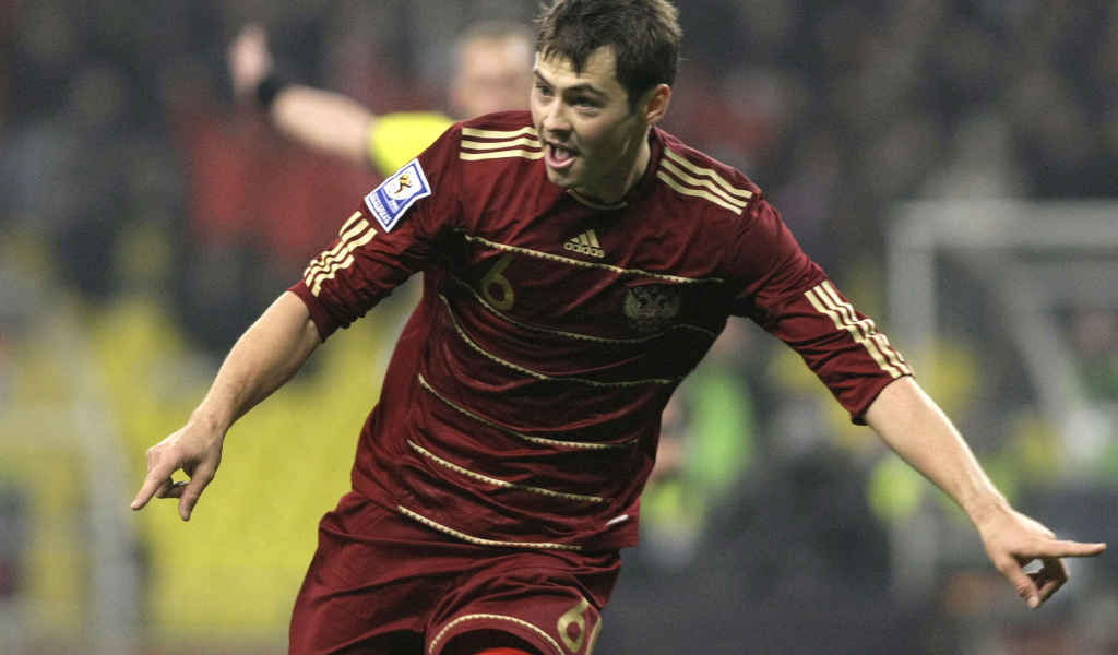 Игрок сборной России Динияр Билялетдинов на поле