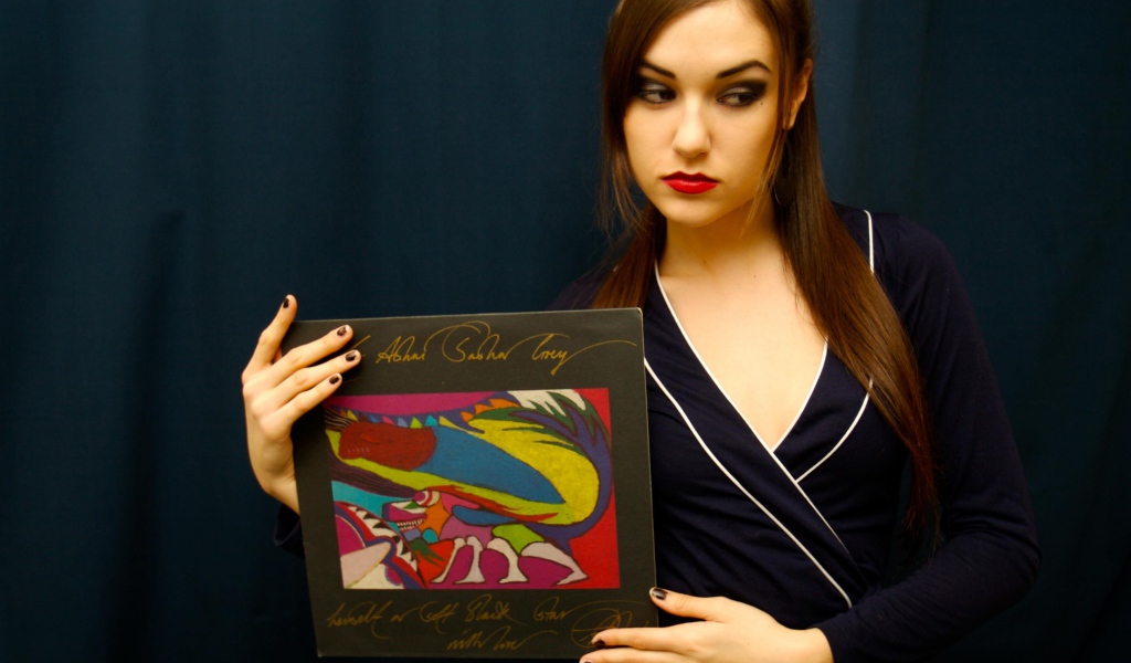 Саша Грей макияж с красной помадой