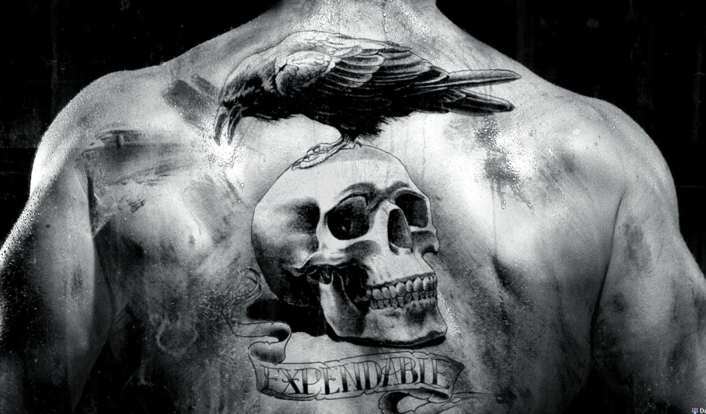 Тату череп на спине