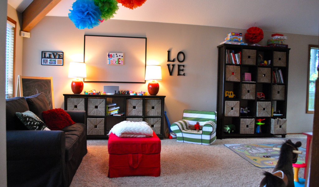Диван в детской комнате