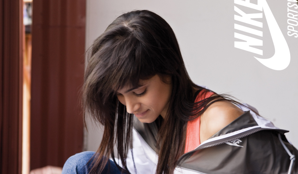 Спортивная девушка в Nike