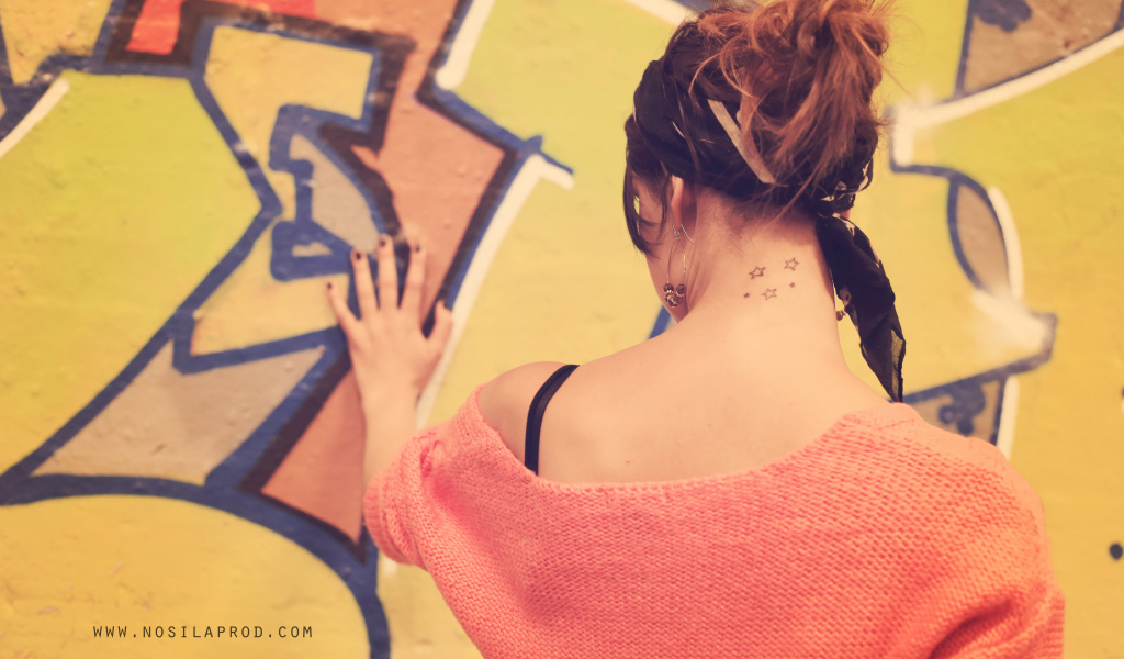 Звезды тату на шее