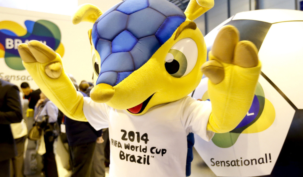 Талисман Чемпионата Мира по футболу в Бразилии 2014 приветствует болельщиков