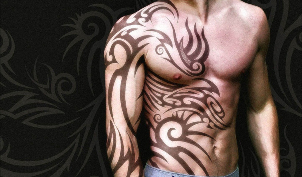 Тату узор на торсе