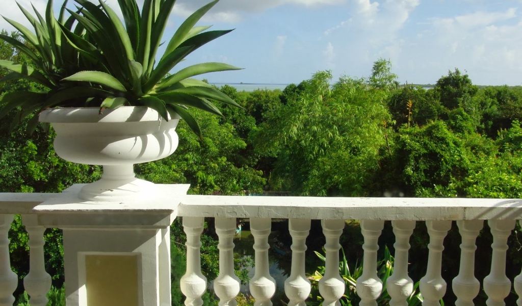 Терраса на курорте Кайо Энсеначос, Куба