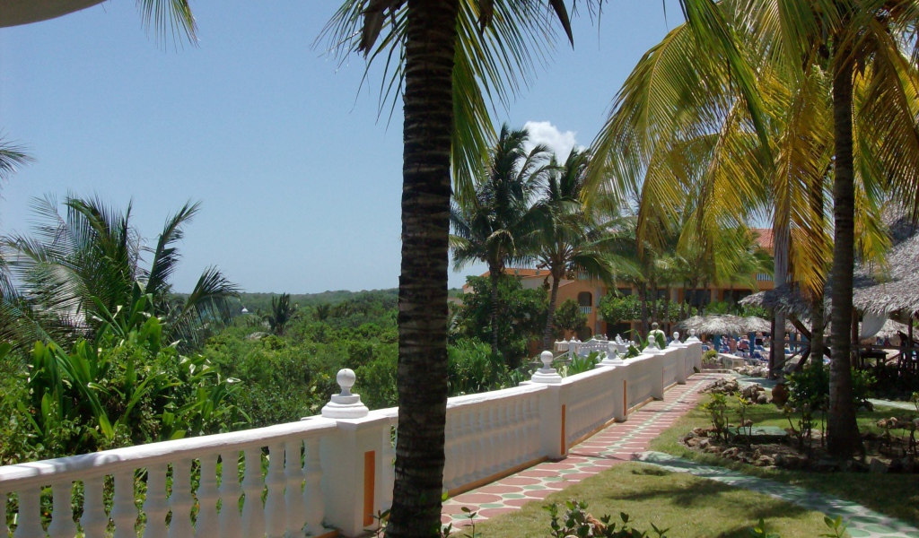 Терраса на курорте Гуардалавака, Куба