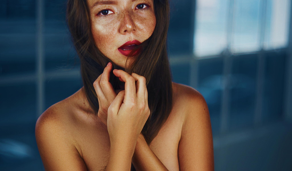 Фотография девушки брюнетки