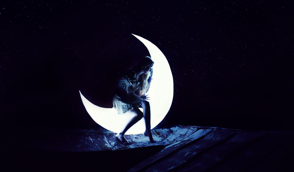 Фотография Девушка сидит на Луне