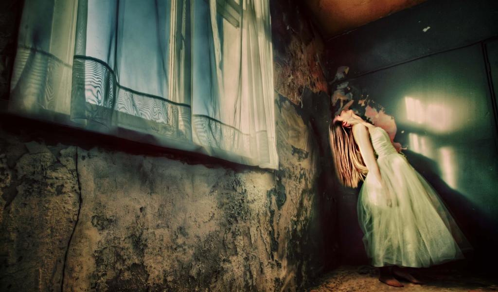 Фотография Девушка в белом платье