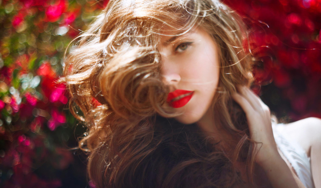 Фотография красивой девушки