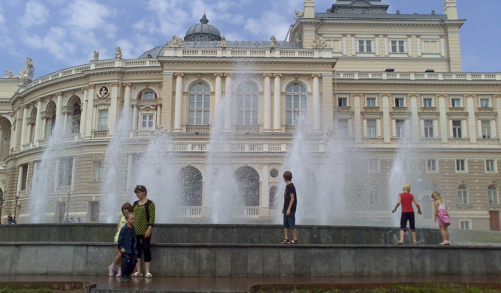 Фонтан у Оперного театра