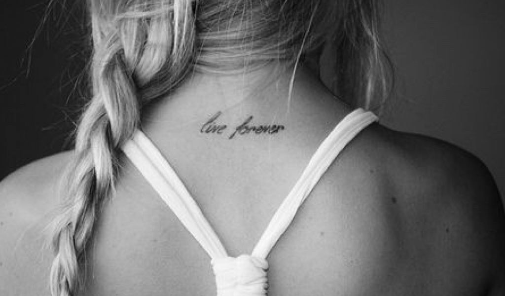 Надпись тату на шее