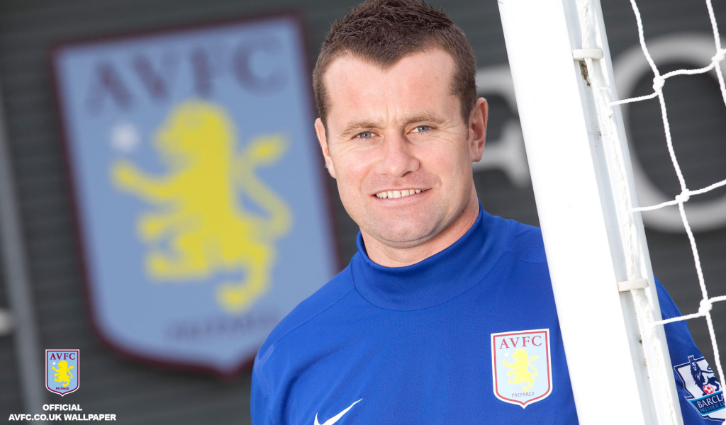 Популярная футбольная команда Англии Астон Вилла