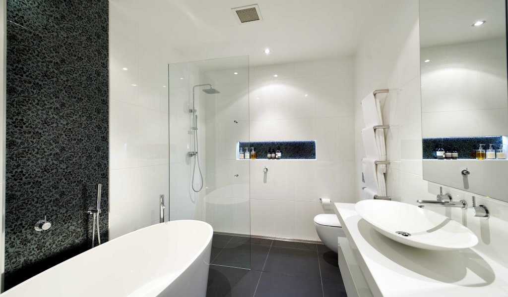 Белоснежный дизайн ванной комнаты