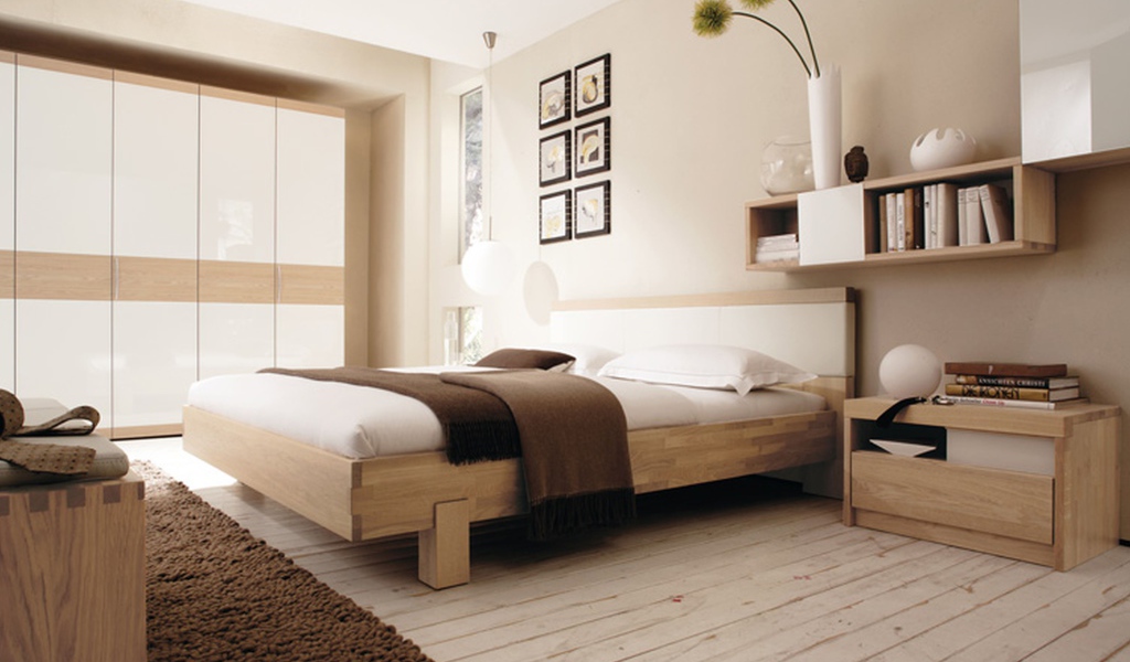 Деревянный пол в спальне