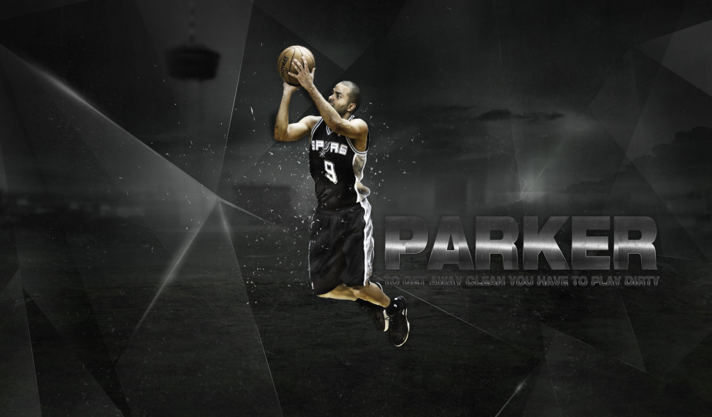 Тони Паркер забрасывает мяч в корзину