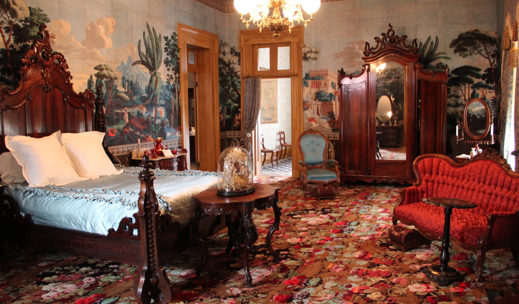 Старинный стиль в оформлении спальни