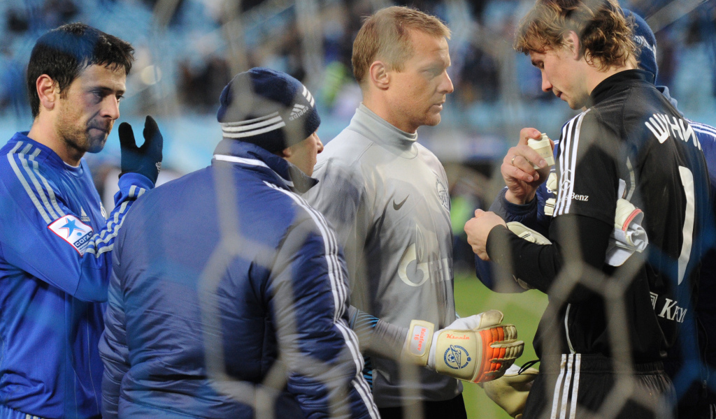 Вячеслав Малафеев голкипер сборной РФ за работой