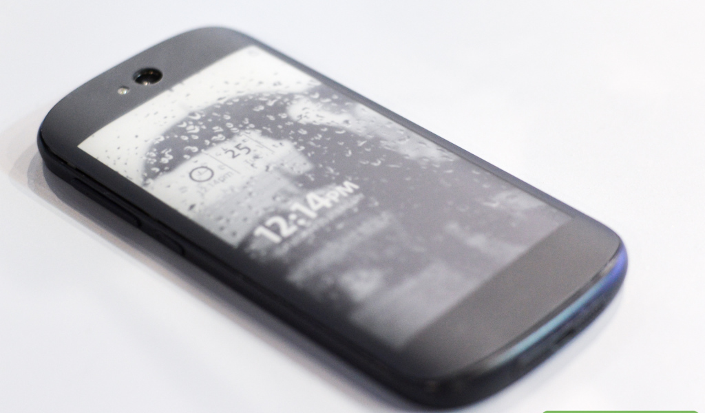Водостойкий смартфон YotaPhone 2