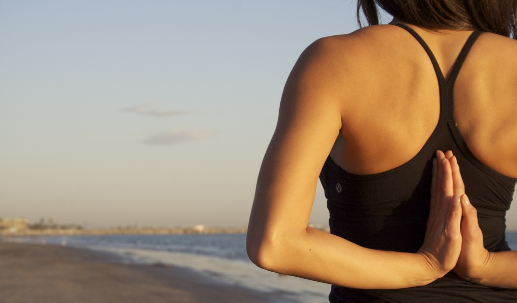 Йога на пляже