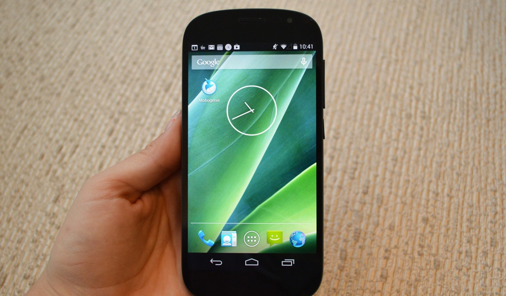 YotaPhone 2 с поиском от Гугл