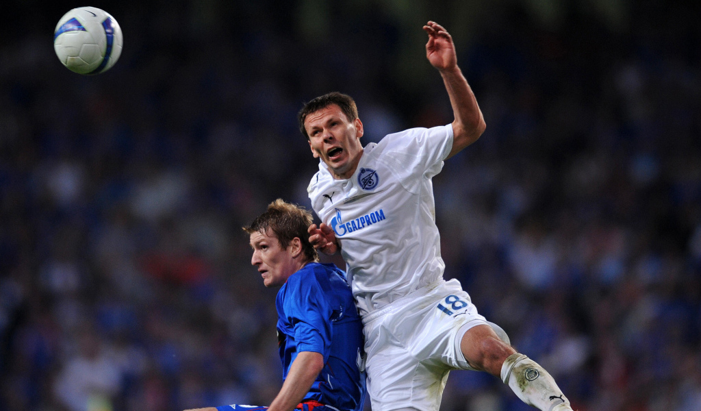 Константин Зырянов полузащитник Зенита в игре