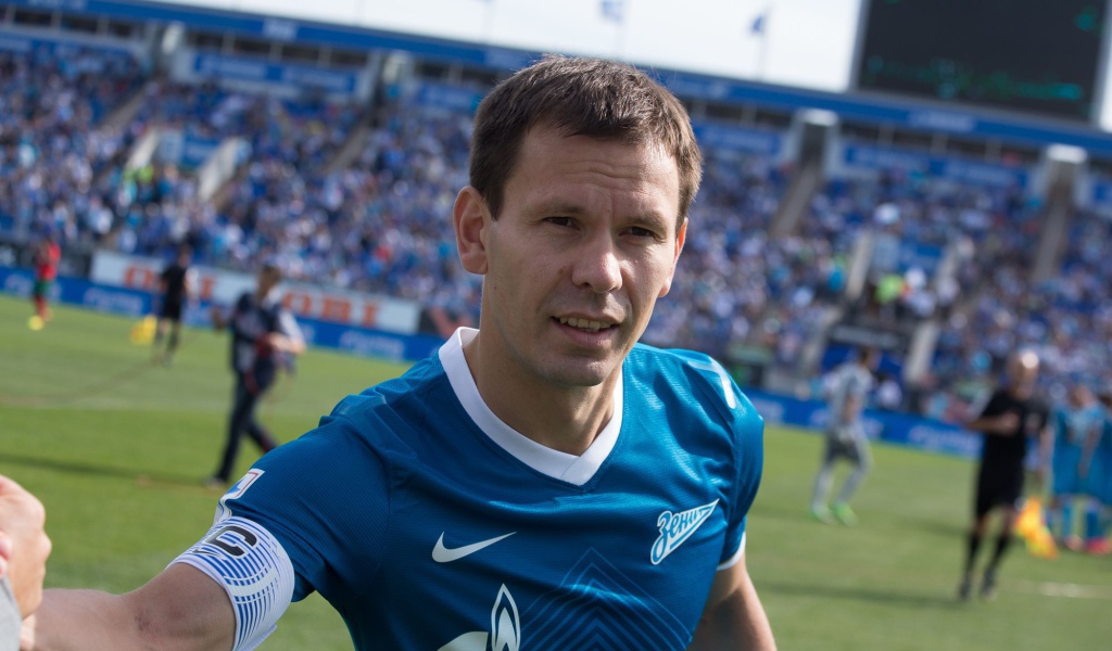 Константин Зырянов полузащитник Зенита на поле