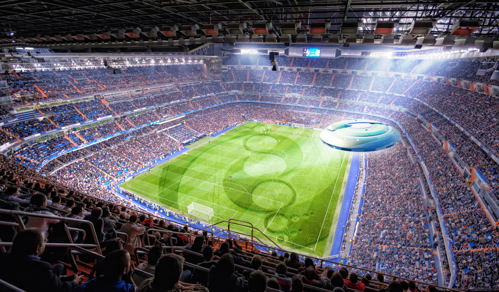 Летающая тарелка над стадионом