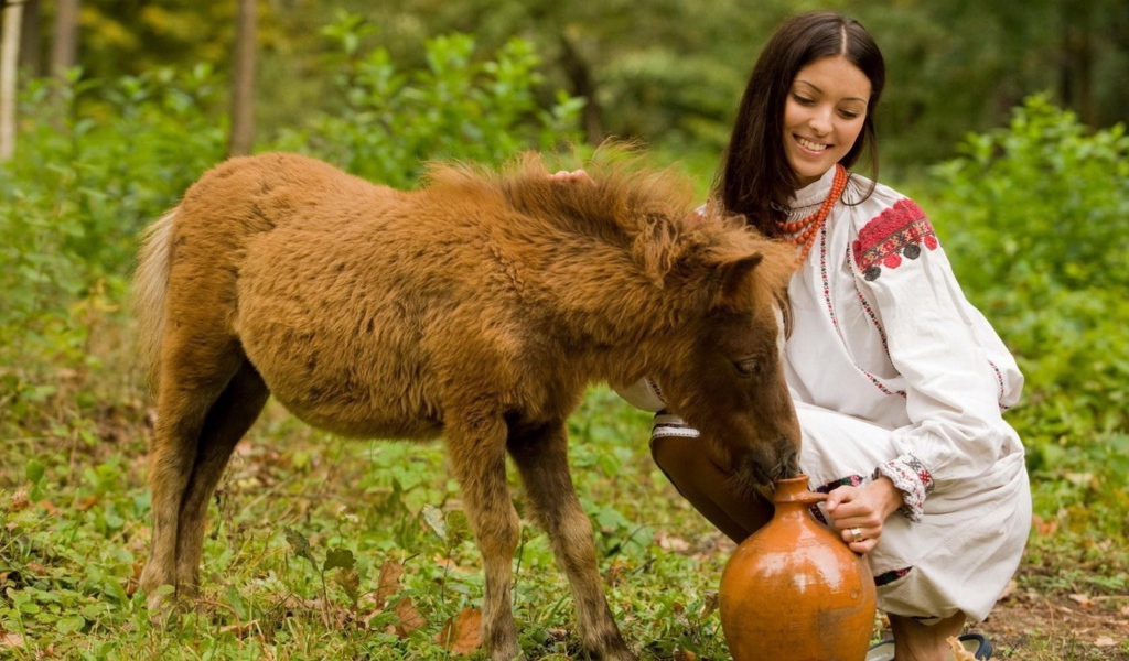 Девушка с кувшином