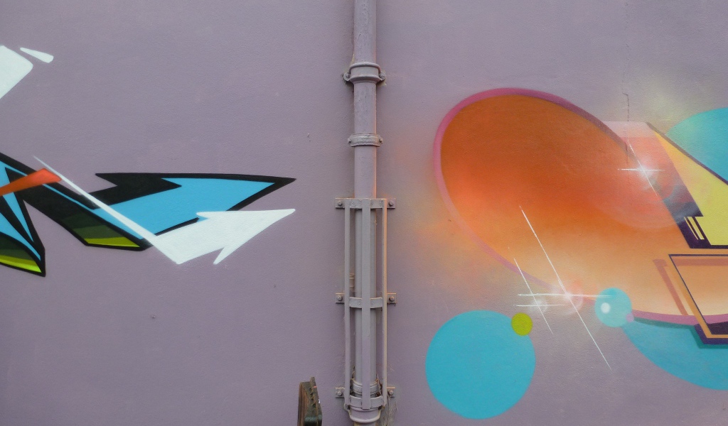 Граффити на стене и краски