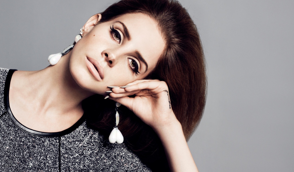 Лана Дель Рей с татуировкой