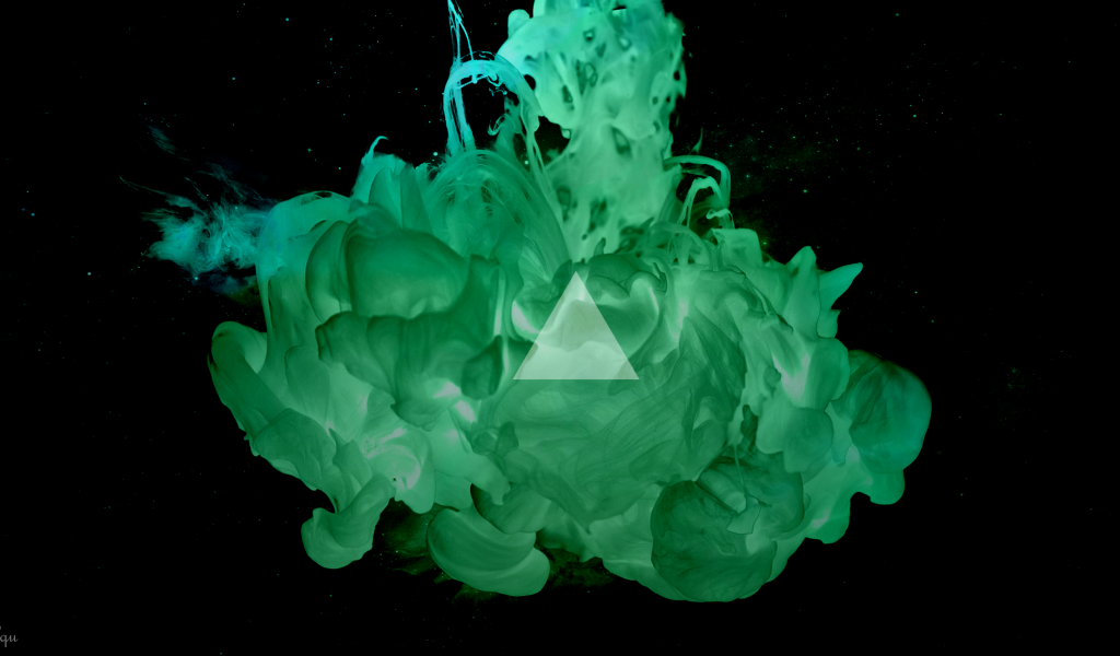 Треугольник на фоне зеленого дыма