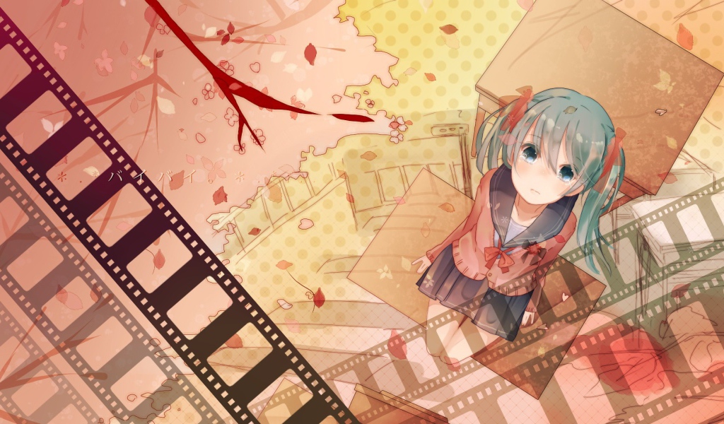 Девушка аниме на фоне кинопленки