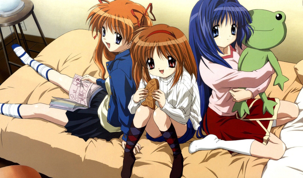 Подружки с игрушками сидят на кровати, аниме
