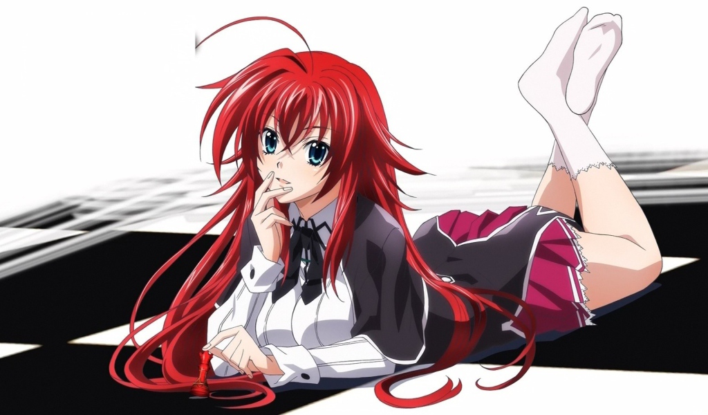 Красноволосая девушка из аниме Highschool DxD