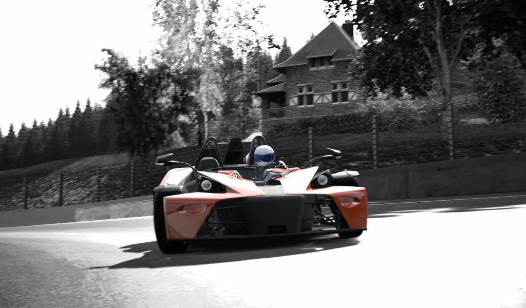 Гоночный болид на городской улице