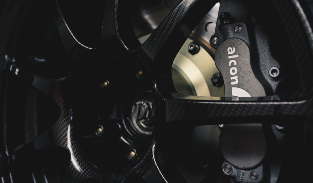 Черный автомобильный диск