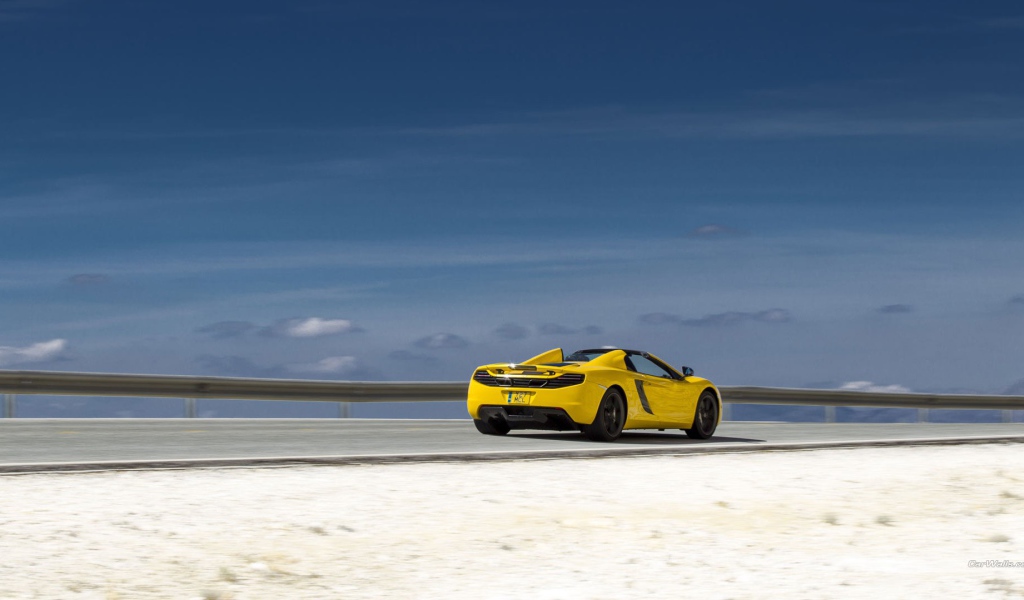 Яркий желтый McLaren