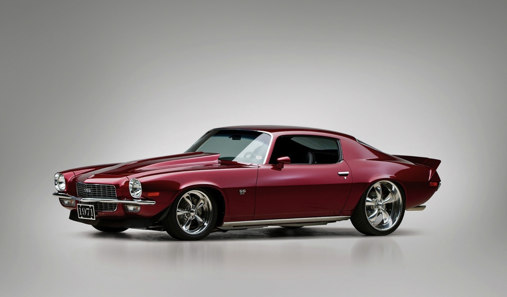 Темно вишневый автомобиль 1971 года