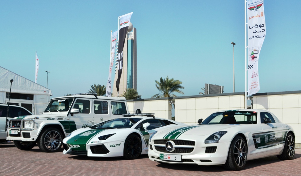 Автомобили полиции Дубая